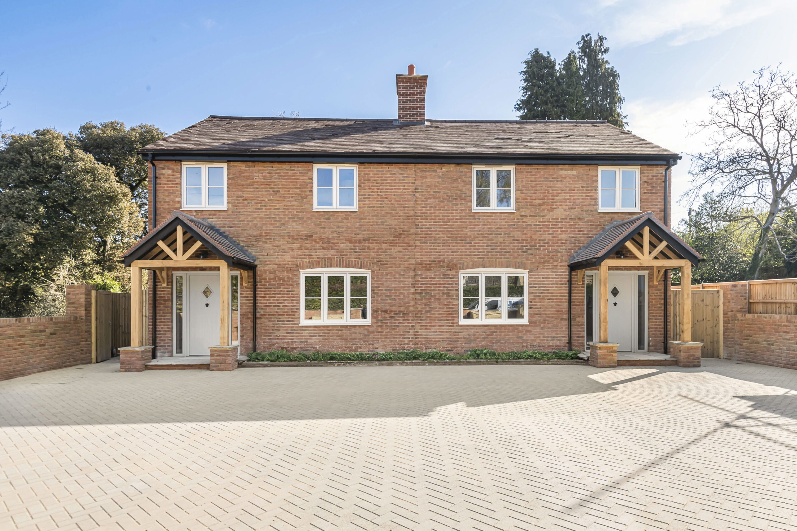 <img src="images/paddock-grove.jpg" alt="Energy-efficient new home at Paddock Grove, Effingham, Surrey with Neff appliances and air source heat pump">