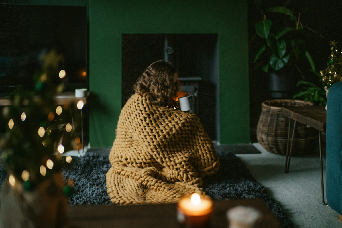 heating hacks at home, blankets, eco friendly ideas to stay warm, house and garden, home and garden, property, home and property, home and living, property and lifestyle, homeowner, property owner, property maintenance tips, cleaning your roof, move to surrey, move to residential, move to london, move to west sussex, move to berkshire, residential advice, property advice, guildford, woking, elmbridge, twickenham, richmond, ealing, acton, guide to surrey, move to surrey, move to publications, move to residential publications, surrey, south west london, south downs, berkshire, ascot, sunninghill, DIY, home hacks, home improvements, renovate, home renovation, visit surrey,