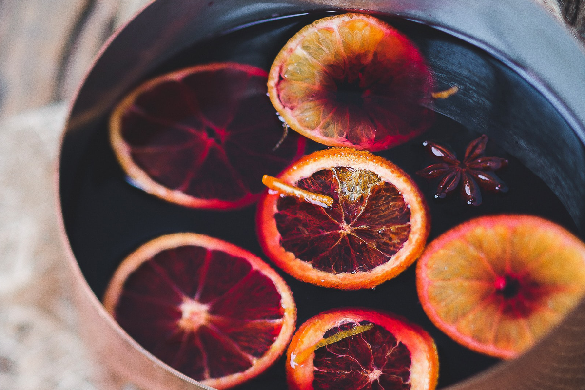 smoking bishop recipe, mulled wine recipe, oranges, cloves, cinnamon, christmas 2025, december 2025, christmas wine, festive drinks, guide to surrey, guide to christmas in surrey, guide to december 2025, guide to whats on, guide to food and drink, visit surrey,