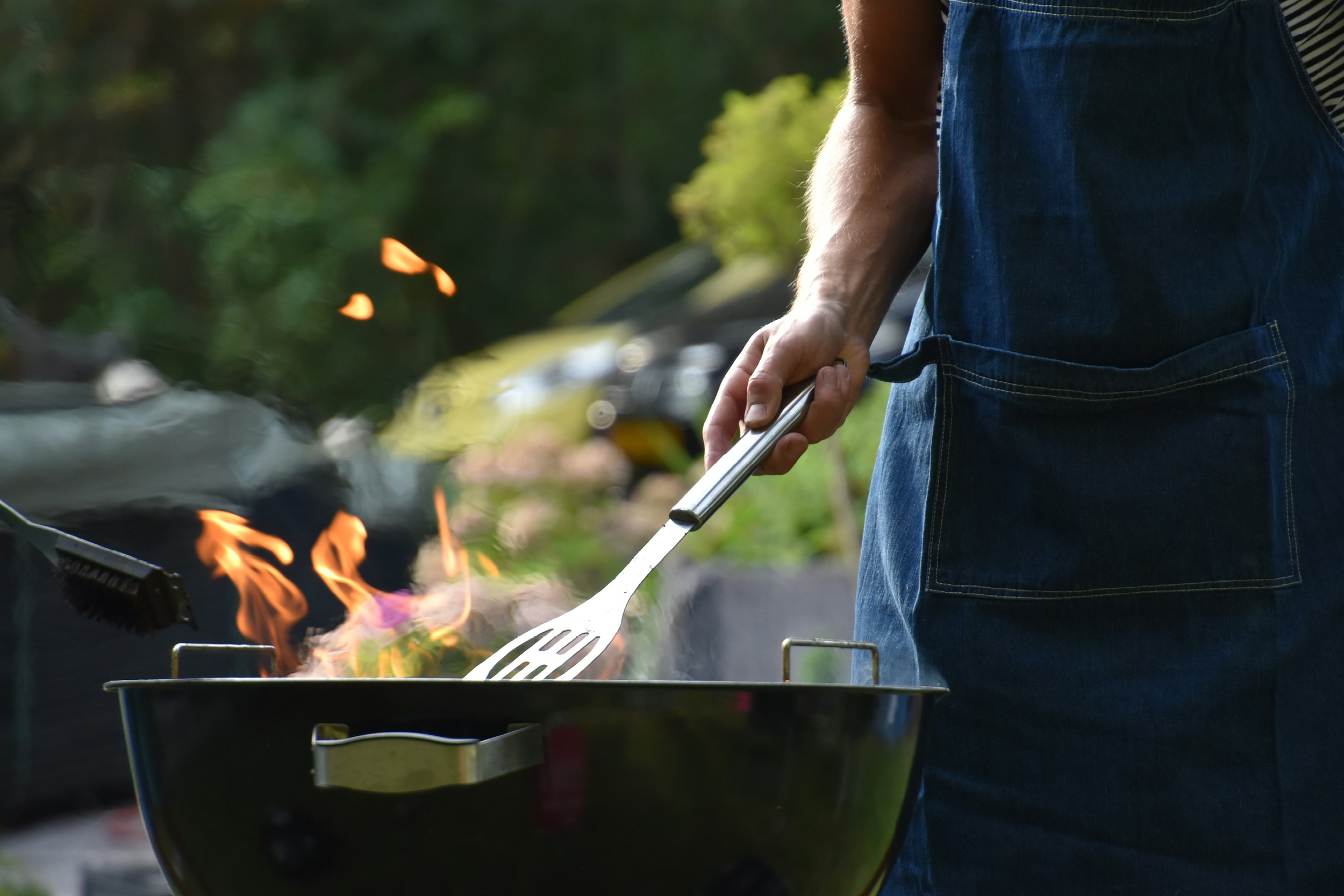 BBQ, garden, gardening, jobs to do in the garden, gardeners advice, house and garden, home and garden, move to surrey, move to residential, residential advice, home hacjks, hoime improvements, hot weather, bbq tips,