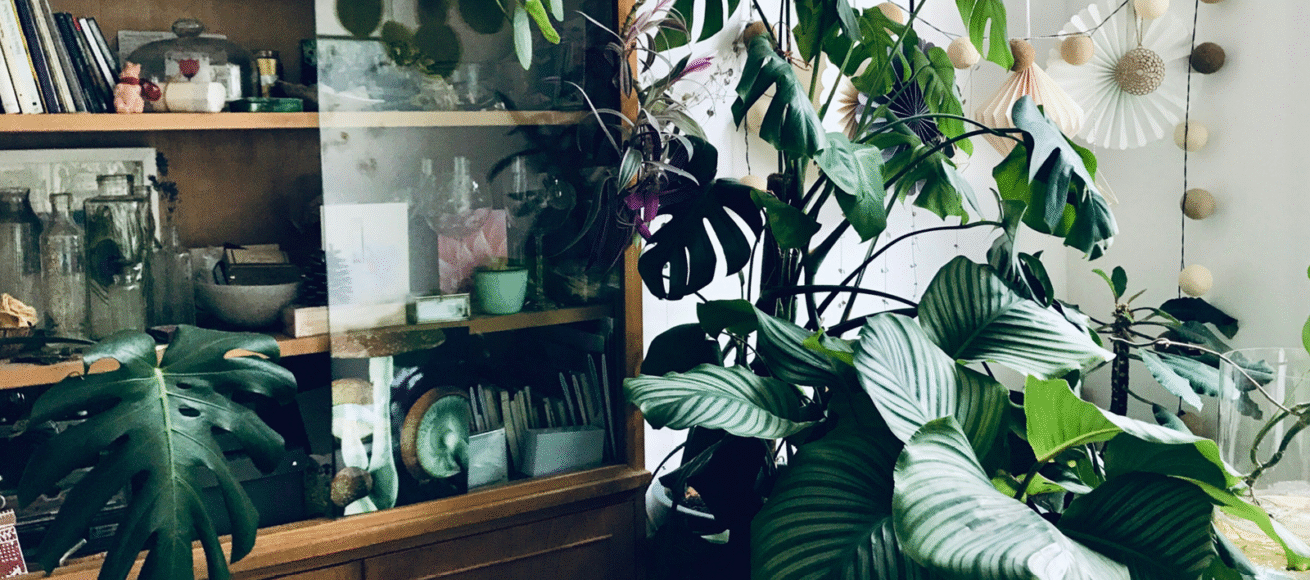 too much furniture, home, clutter, mess, stuffocation, house and gaden, home and garden, home improvement,s home hacks, DIY, home and interiors, homeowner, interior style, home and interiors, move to surrey, move house, move home, move to residential, move to london, move to south west london, move to the south downs, move to the surrey hills, residential