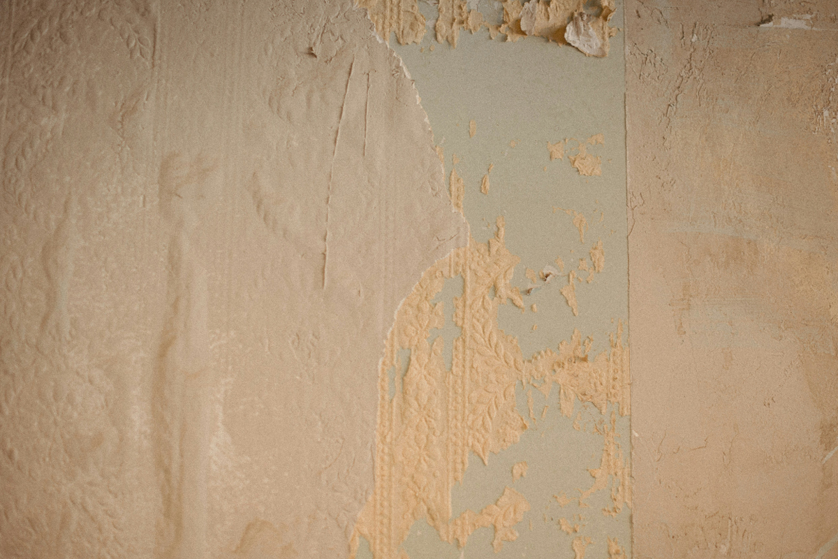 dusty walls, dust on my walls, why do my walls get dusty, house and g`rden, home and garden, homeowner, cleaning, property, home and property, move to london, move to surrey, interiors, home improvements, home hacks, DIY,