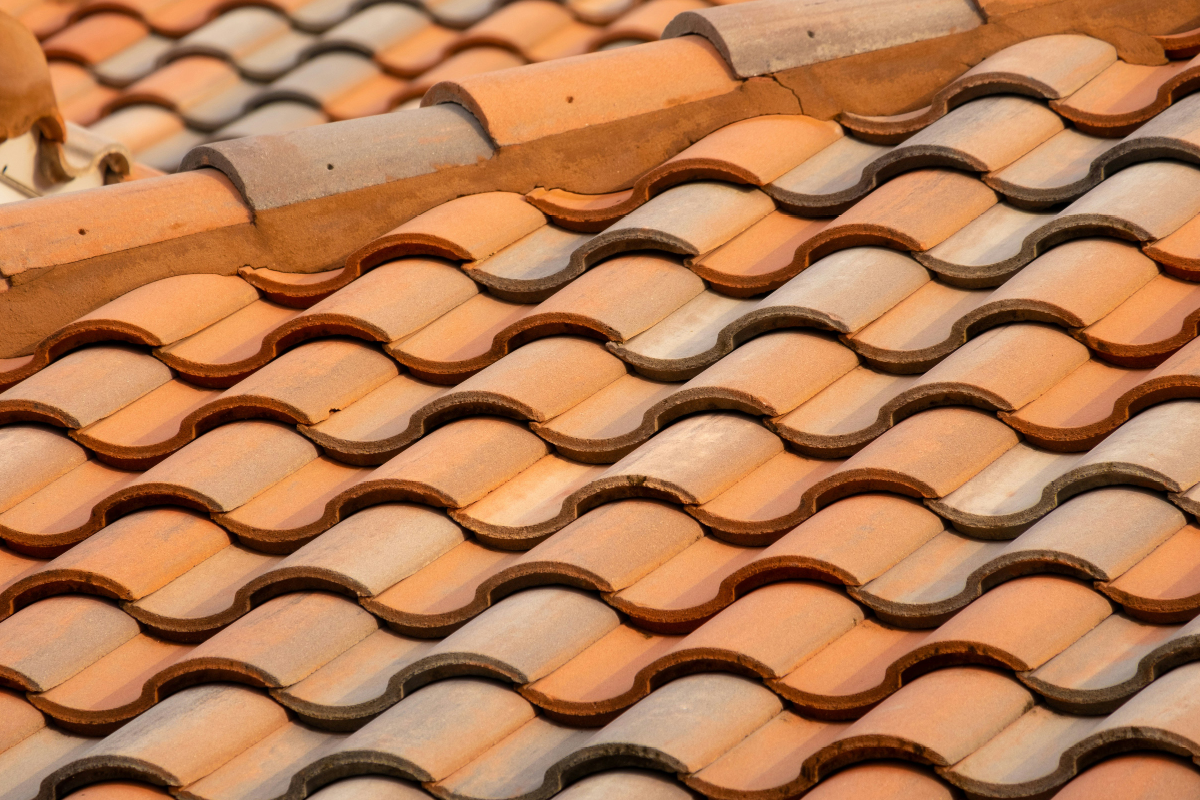 roof, roof tiles, how to make your roof last longer, roof last longer, tips to make your roof last longer, house and garden, home and garden, property, home and property, home and living, property and lifestyle, homeowner, property owner, property maintenance tips, cleaning your roof, move to surrey, move to residential, move to london, move to west sussex, move to berkshire, residential advice, property advice, guildford, woking, elmbridge, twickenham, richmond, ealing, acton, guide to surrey, move to surrey, move to publications, move to residential publications, surrey, south west london, south downs, berkshire, ascot, sunninghill, DIY, home hacks, home improvements, renovate, home renovation, visit surrey,