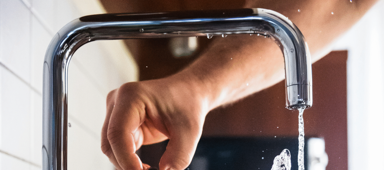 Top 10 home repairs to do, home repairs, winter, house and garden, home and garden, property, home and property, home and living, property and lifestyle, homeowner, property owner, property maintenance tips, cleaning your roof, move to surrey, move to residential, move to london, move to west sussex, move to berkshire, residential advice, property advice, guildford, woking, elmbridge, twickenham, richmond, ealing, acton, guide to surrey, move to surrey, move to publications, move to residential publications, surrey, south west london, south downs, berkshire, ascot, sunninghill, DIY, home hacks, home improvements, renovate, home renovation, visit surrey,