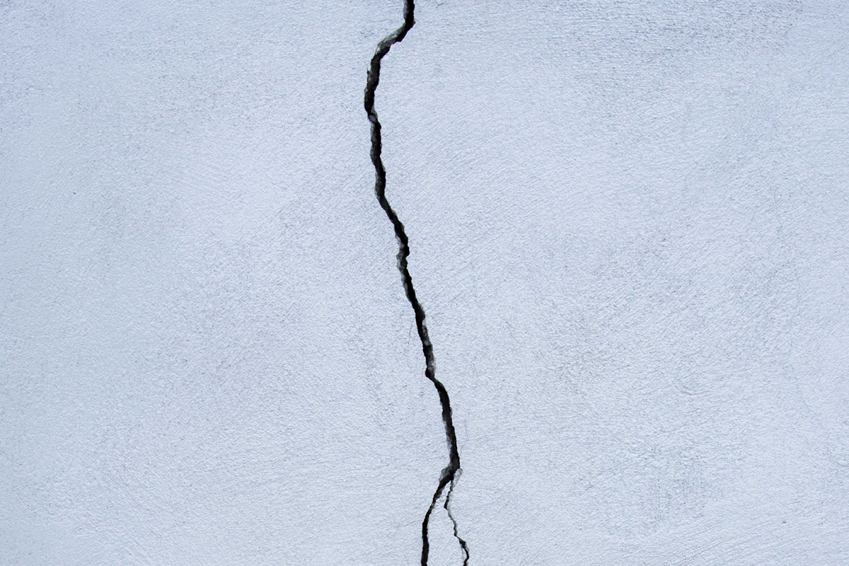 crack, crack in the wall, freeze-proof your home, weather, winter conditions, house and garden, home and garden, property, home and property, home and living, property and lifestyle, homeowner, property owner, property maintenance tips, cleaning your roof, move to surrey, move to residential, move to london, move to west sussex, move to berkshire, residential advice, property advice, guildford, woking, elmbridge, twickenham, richmond, ealing, acton, guide to surrey, move to surrey, move to publications, move to residential publications, surrey, south west london, south downs, berkshire, ascot, sunninghill, DIY, home hacks, home improvements, renovate, home renovation, visit surrey,