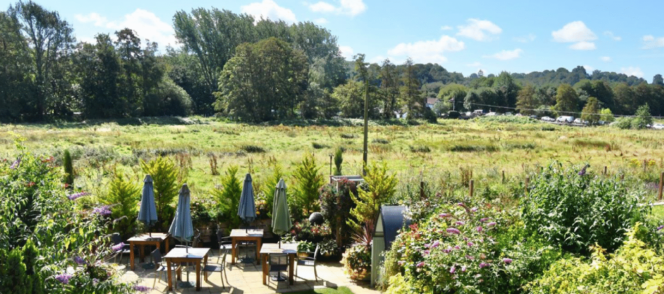 communal gardens, retirement living, emery and orchard, godalming, surrey, estate agents, move house, move to godalming, move to farncombe, move to surrey,