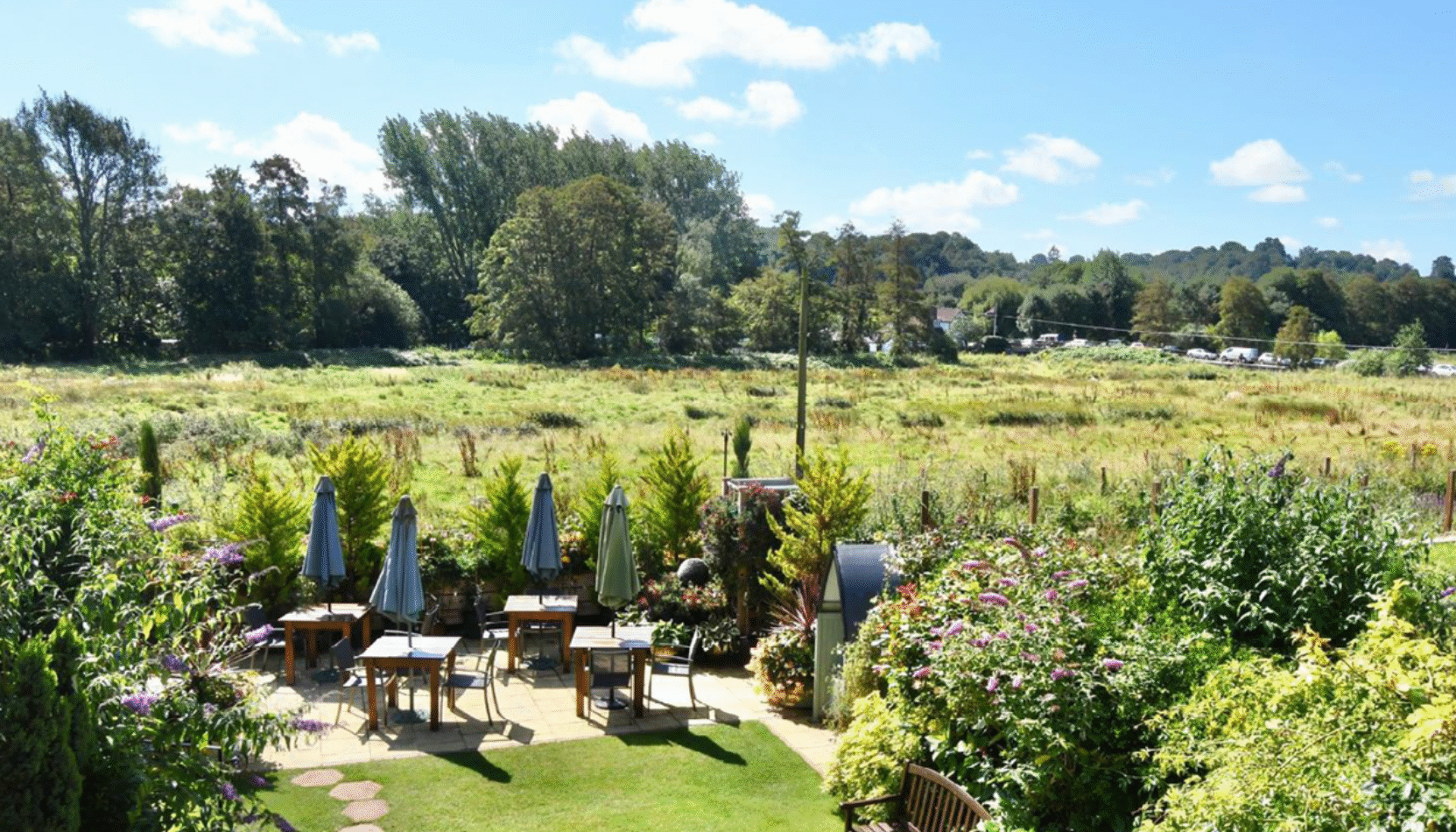 communal gardens, retirement living, emery and orchard, godalming, surrey, estate agents, move house, move to godalming, move to farncombe, move to surrey,