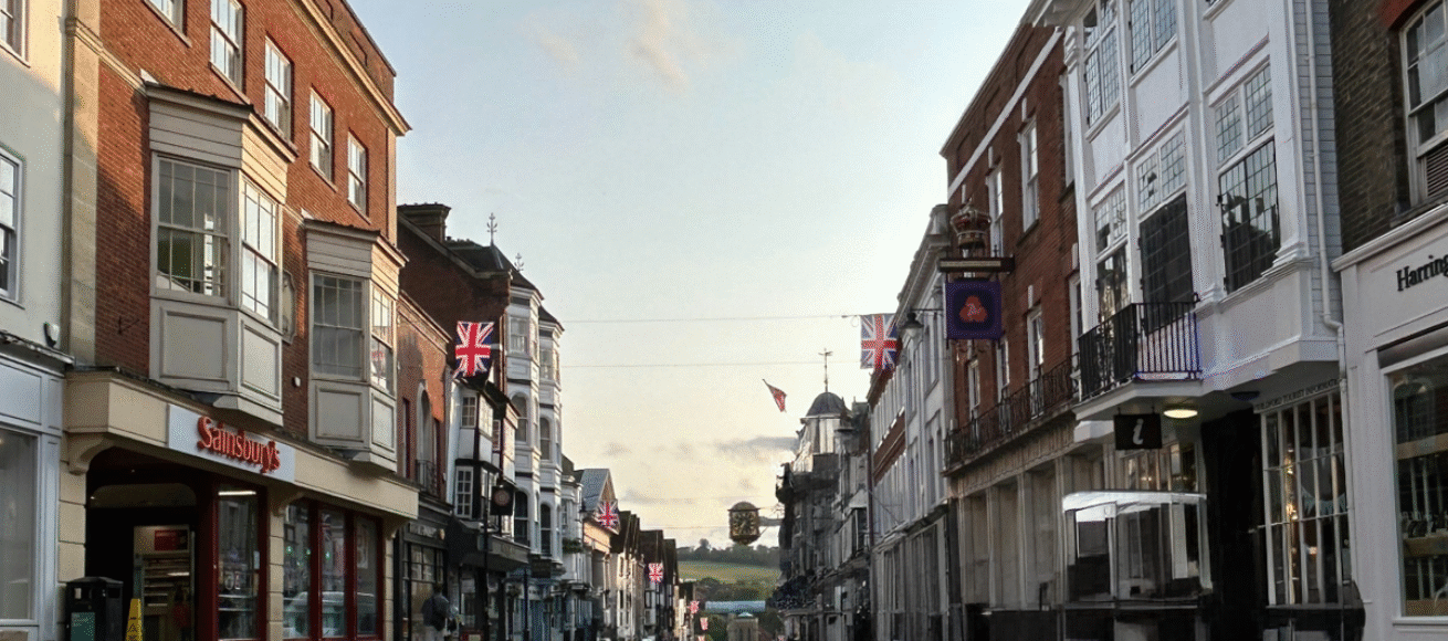 Guildford High Street, Guildford, town, Surrey, UK, move to guildford, why you should move to guildford, why should I kove to guildford, food and drink, house and garden, property, estate agents, education schools and education in guildford, travel and transport in guildford, health and fitness in guildford, family guildford, shopping in guildford, useful information about guildford,