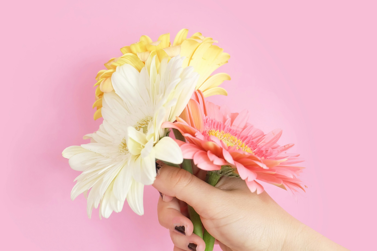 mother's day, mothering sunday, surrey, guildford, dorking, surrey hills, afternoon tea, mothers day afternoon tea, sparkling afternoon tea, mothers day massage, mother day candlemaking, natural light surrey, new house gallery, guildford, whats on, guide to mothering sunday in surrey, guide to mother's day, guide to whats on, mothering sunday events in surrey, visit surrey,