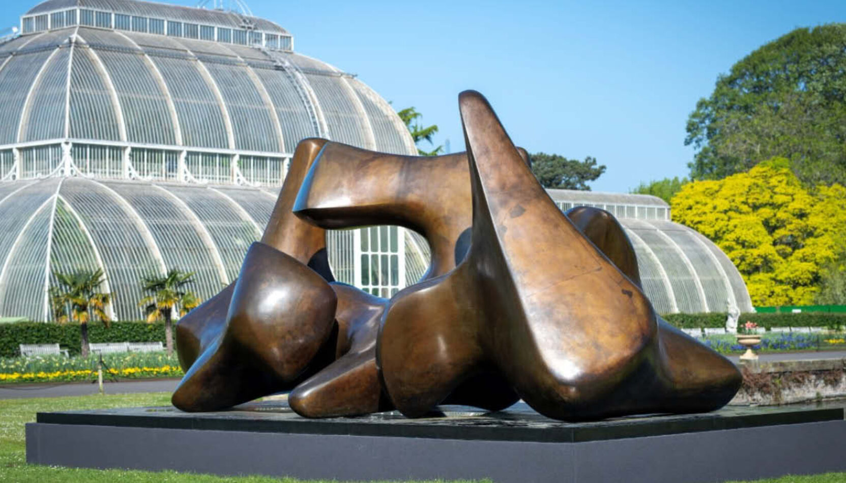 KEW, kew gardens, wakehurst, landscape garden, botanical garden, what to do this summer, guide to summer, guide to surrey, guide to whats on this summer at kew gardens and wakehurst, august 2026